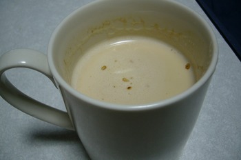101201lインスタントコーヒーを入れたホットミルク.jpg